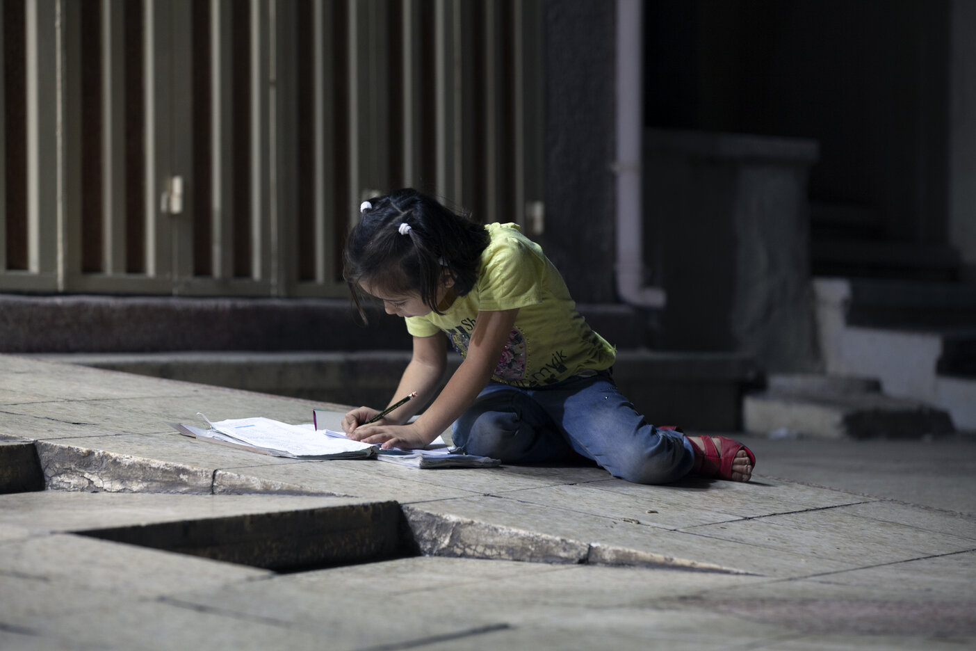 6571934477aaf42c916f2bdd_rsz_1child-studying-using-street-light-2023-11-27-05-09-08-utc