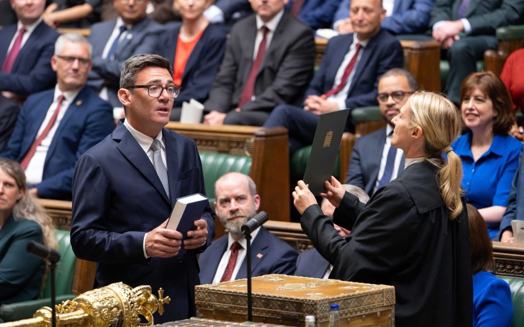 Milyen irányt vehet külpolitikájában Andy Burnham kormánya?